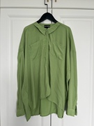 气质拿捏的死死的 清新果绿色蝙蝠袖宽松小波点高端纤维衬衫女