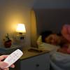 人工智能语音口令控制灯卧室床头伴睡插电遥控时钟声控感应小