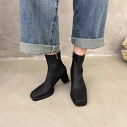 高质感韩国女靴子2024秋冬方头短靴防水台高跟粗跟亮皮时装靴