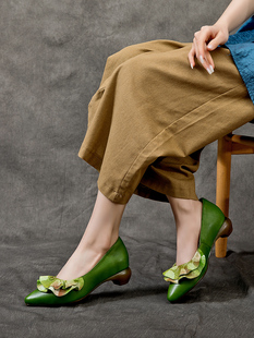 春季真皮女鞋绿色民族风花朵，文艺浅口单鞋，舒适百搭中跟四季鞋