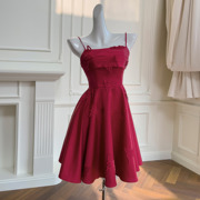 酒红色小吊带连衣裙，收腰显瘦气质礼服，裙拼接法式无袖气质名媛