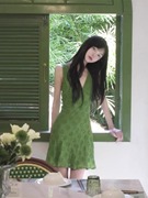 雅依定制复古绿色V领无袖连衣裙女夏季修身显瘦吊带裙小个子裙子