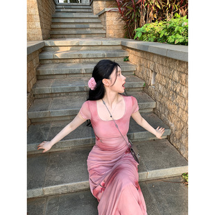 王少女(王少女)的店粉色，短袖印花连衣裙2024夏季法式长款修身显瘦方领裙子
