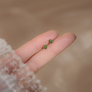 KarNia卡妮亚の复古绿色耳钉女小众设计感小巧迷你养耳洞免摘耳环