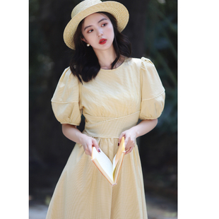 2024黄色显瘦格子裙茶歇法式复古设计感收腰连衣裙短袖女夏季