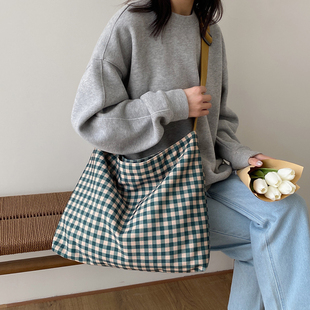复古格子斜挎包，女大容量韩系文艺帆布包，大学生上课通勤托特单肩包