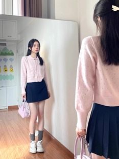 时尚洋气时髦娃娃领粉色针织衫早春款，2024韩系穿搭毛衣上衣女