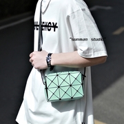 日本2024几何菱格丘比特小方，盒子包个性(包个性，)时尚手机包单肩斜挎包