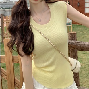 黄色针织短袖t恤女2024夏季法式u领糖果，色甜辣紧身设计感短款上衣