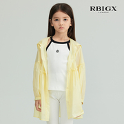 rbigx瑞比克童装春季时尚个性，设计百搭薄款户外连帽防晒风衣