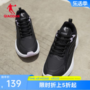 中国乔丹跑步鞋运动鞋女鞋，春季黑色皮革，轻便皮面防水跑鞋