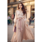 时尚优雅套装女秋冬粉色，小香风长袖衬衫，配高腰系带气质半身裙
