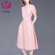 时尚温柔风粉红色连衣裙，2024夏季气质简约收腰显瘦裙子中长款