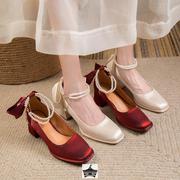 粗跟红色高跟鞋婚鞋小众设计感一字带，玛丽珍配礼服蝴蝶结方头单鞋