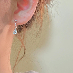 「瓦尔登湖」自带清冷感的浅蓝水滴耳环.S925纯银针小众耳钉耳夹