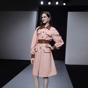 2023秋冬季气质粉色皮衣翻领设计系带收腰百搭潮品中长外套