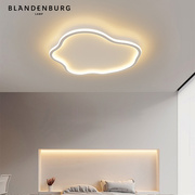 简约卧室顶灯家用灯创意，温馨浪漫超薄云朵灯饰设计现代艺术吸顶灯
