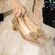 金色粗跟婚鞋女法式主婚纱新娘鞋，不累脚低跟亮片水晶单鞋孕妇可穿