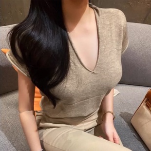 韩国东大门简约V领修身显身材性感气质百搭短袖针织衫上衣女