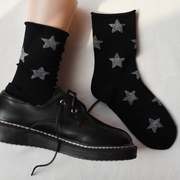 好看的网红黑色袜子女配皮鞋，中筒袜ins潮流，街头星星亮丝卷边时尚