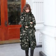 冬季女韩版加厚长款派克服拉链，连帽迷彩军绿棉，衣女加绒酷酷的棉服