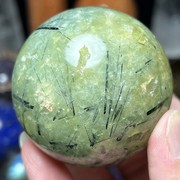 天然绿发晶球葡萄石原石打磨绿葡萄石水晶球摆件家居装饰品观赏石