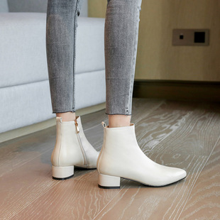 马丁靴女春秋单靴秋季尖头，中跟白色短靴粗跟及踝靴短筒女靴子