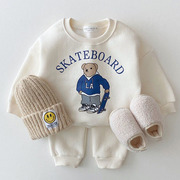 ins婴儿衣服可爱滑板小熊，秋季卫衣休闲套装男女童洋气运动两件套