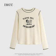 imcc设计感小众字母印花明线，长袖圆领t恤女修身显瘦打底短款上衣