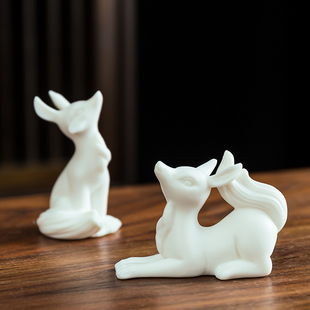 德化白瓷陶瓷九尾狐可爱狐狸，创意陶瓷工艺品动物，中式灵狐桌面摆件