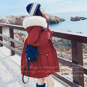 上衣羽绒棉服女2023韩版红色，连帽大毛领，高端收腰洋气冬季女款