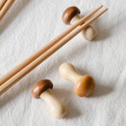 日式可爱蘑菇筷子，架软萌实木筷架原木架，托筷托摆拍道具摆件