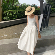 法式白色小个子气质，收腰显瘦无袖吊带连衣裙女夏季三亚度假沙滩裙