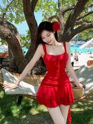 纯欲风不规则设计红色，短款吊带裙子气质，别致收腰显瘦连衣裙女夏季