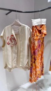 pantterfly设计师2024春夏系列，桔色浮雕手工轮廓背心真丝半裙