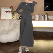 一字肩灰色长袖连衣裙子，2024女春秋法式设计感小众修身裙套装