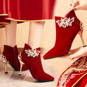 冬季婚鞋新娘鞋女2023年秀禾服婚纱两穿红色，高跟鞋结婚短靴子