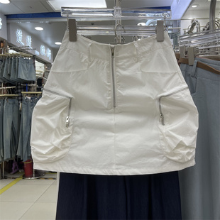 2024夏季米白色辣妹，包臀工装裙个性口袋，设计时尚百搭显瘦短裙