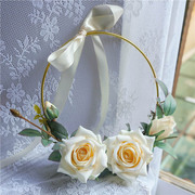 森系婚礼新娘手捧花玫瑰创意，手提花环花篮婚纱摄影拍摄道具花束
