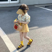 女孩套装韩版姜黄色短裤，v领小碎花短袖，女童百搭洋气上衣两件套