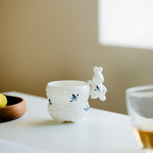 拓土纯手绘蝴蝶兰花陶瓷茶杯创意，浮雕绣球杯，兔子挂件主人杯喝水杯
