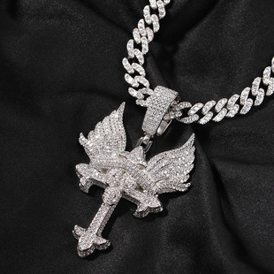 天使之翼十字架吊坠小众，创意十字造型锆石，嘻哈项链百搭情侣古巴链
