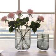 北欧玻璃花瓶透明u形竖纹创意，客厅插花鲜花，玫瑰百合花器装饰摆件