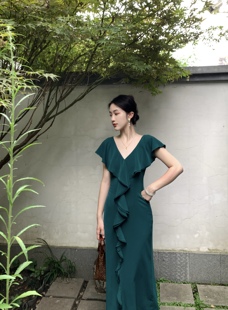 「翠琌」复古优雅荷叶，边孔雀绿长裙女夏重工，设计感国风修身连衣裙