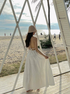 三亚海边度假沙滩裙女超仙白色性感深V领露背长款挂脖吊带连衣裙