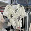 泡泡袖v领雪纺衫，夏季设计感刺绣，花朵收腰显瘦薄纱开衫超仙的