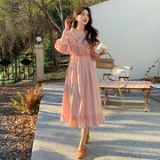 春夏季法式复古高级感气质修身长裙粉色连衣裙花边女长裙