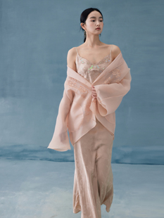 新中式珠片绣藤蔓刺绣，斜裁吊带裙藕粉色双层欧根纱，刺绣外套女