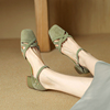 复古磨砂羊皮方头镂空包头凉鞋女夏季一字带，粗中跟鞋显白绿色