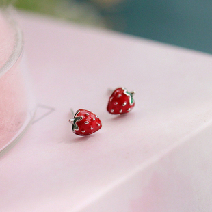 s925纯银红色小草莓，耳钉女2024耳饰可爱甜美小巧气质耳环